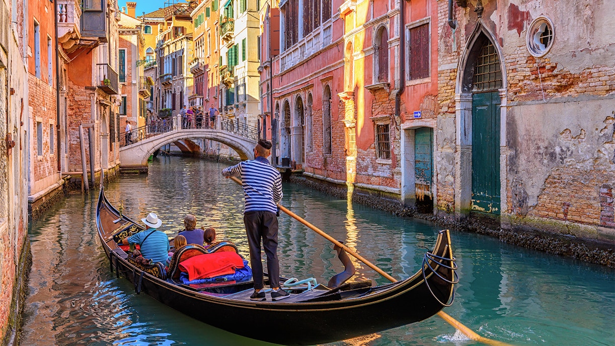 https://cdn-imgix.headout.com/media/images/0f7a290f8d7a98b03a00260b934e95af-9182-venice-private-gondola-ride-02.jpg?ar=16%3A9&auto=format&crop=faces&fit=crop&h=687.6&q=90&w=1222.3999999999999