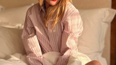 Nicole Kidman Perfects the Pantsless Rom-Com Uniform for Her First Galentine’s Day Post-Divorce