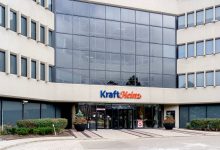 Buffett bets on Kraft Heinz as shock split suspended