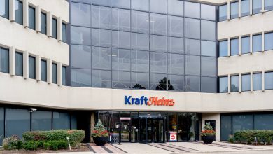 Buffett bets on Kraft Heinz as shock split suspended