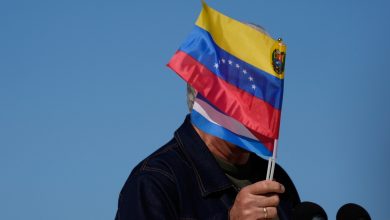 Cuba says 32 Cuban officers were killed in US operation in Venezuela that captured Nicolás Maduro