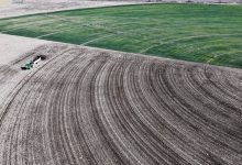 Iran war-induced fertilizer shortage threatens Republicans in farm states ahead of midterms