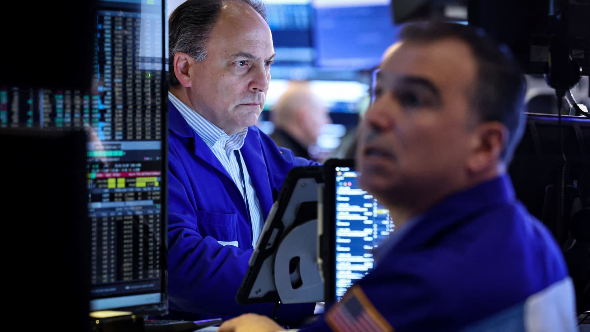 S&P 500 is little changed amid lingering tech pressure, weak jobs data: Live updates