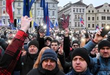 Tens of thousands back Czech president amid cabinet dispute