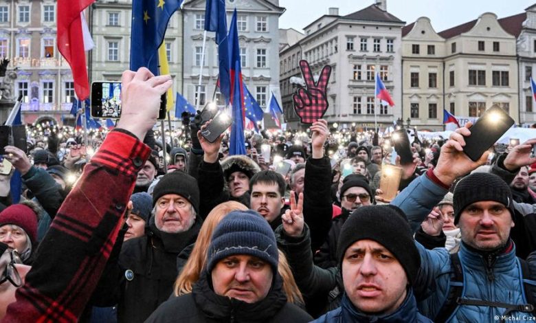 Tens of thousands back Czech president amid cabinet dispute