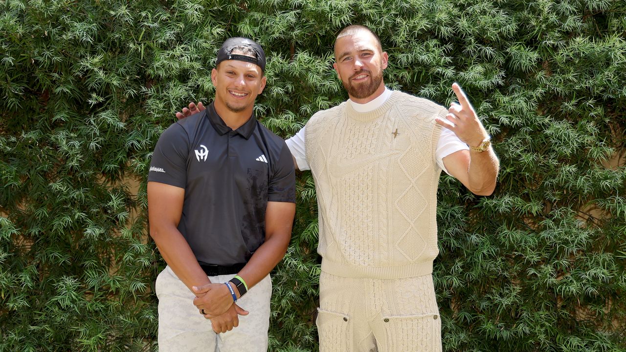 Two Famous Football Players, One Scathing Restaurant Review