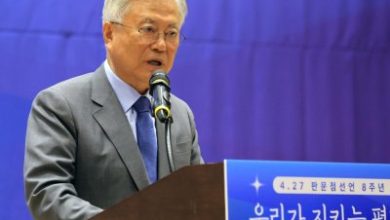 Ex-President Moon urges N. Korean leader to return to dialogue on summit anniv.