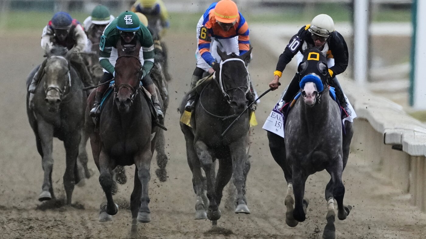 Napoleon Solo holds off Iron Honor to win the Preakness