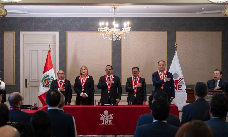 Peruvian authorities confirm Fujimori and Sanchez advance to runoff