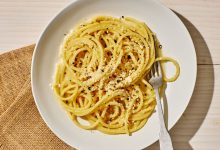 Cacio e Pepe (Classic Roman Cheese and Pepper Pasta)