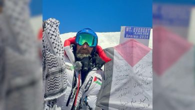 Climber carries kite with Palestinian children’s dreams to Everest summit