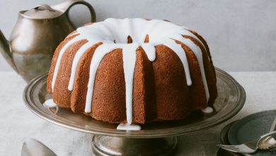 7UP Cake With Lemony Glaze