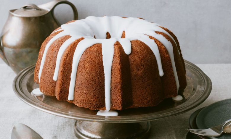 7UP Cake With Lemony Glaze