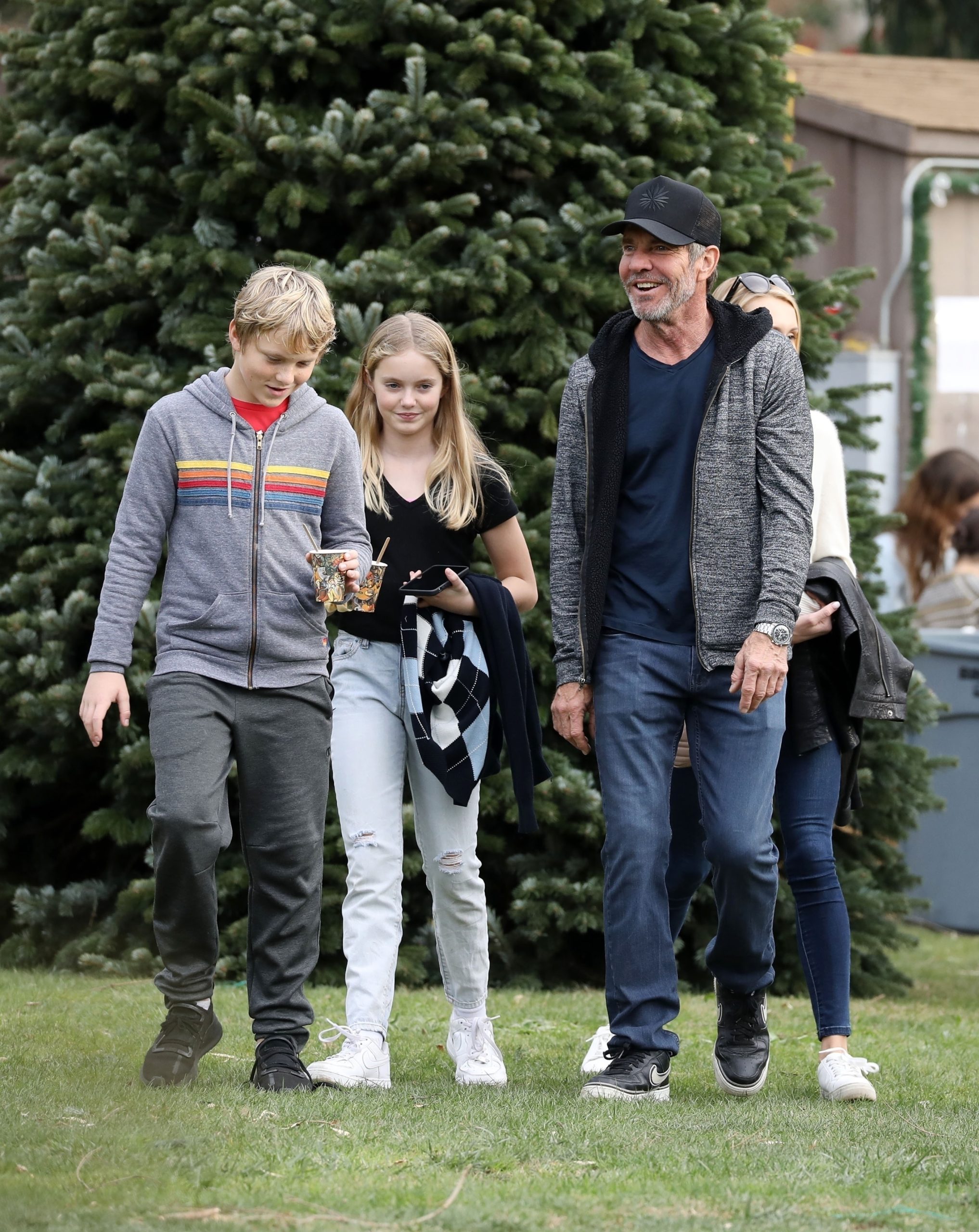 Dennis Quaid files to stop paying five-figure monthly child support to ex-wife for twins