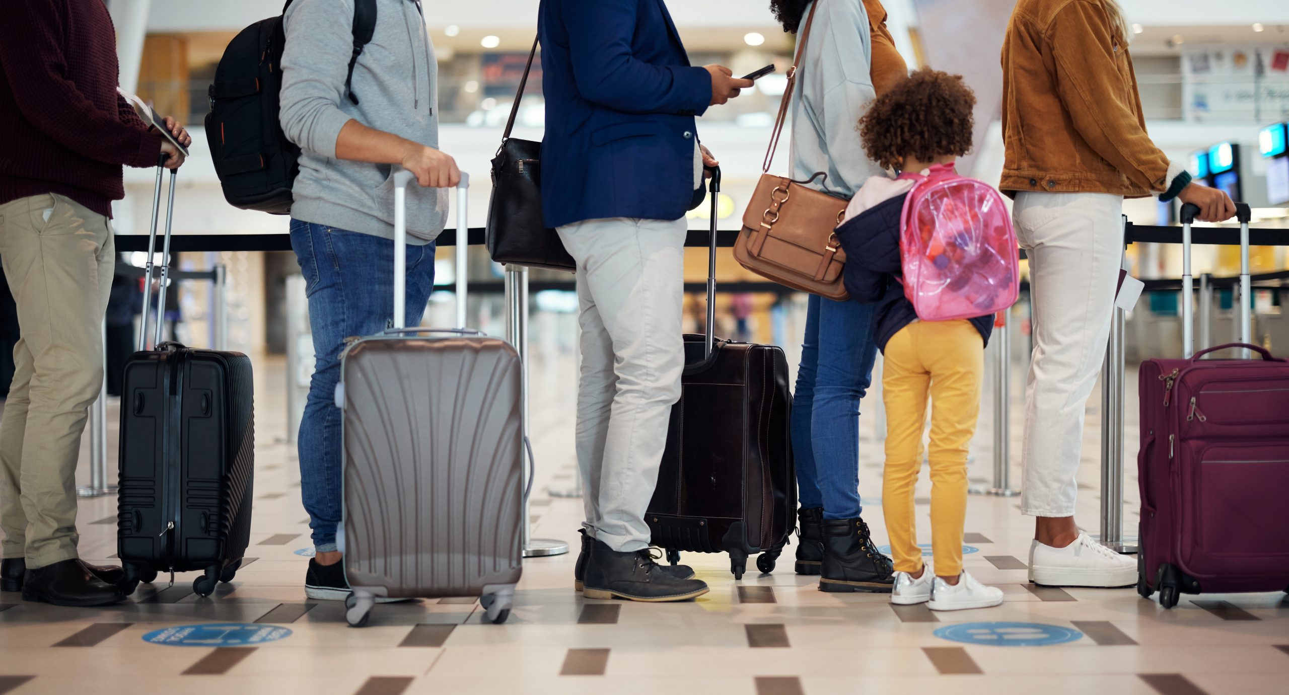 Crowded lounges force airlines to rethink travel perks for fliers with ‘grab-and-go’