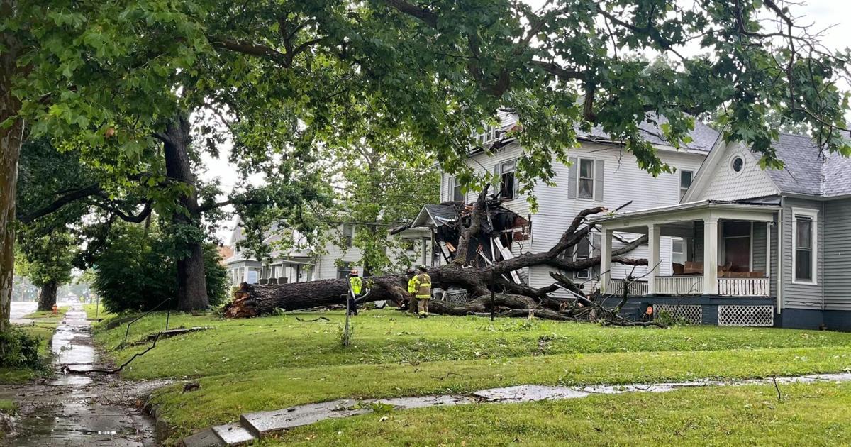 Power outages scattered throughout Central Illinois following strong storms