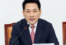 South Korea opposition leader turns to protests