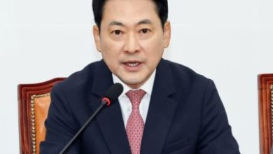 South Korea opposition leader turns to protests