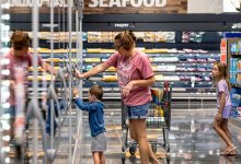Grocery Stores Lower Prices as Consumers Pare Spending