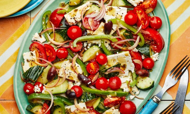 Greek Salad (Crunchy and Bright)