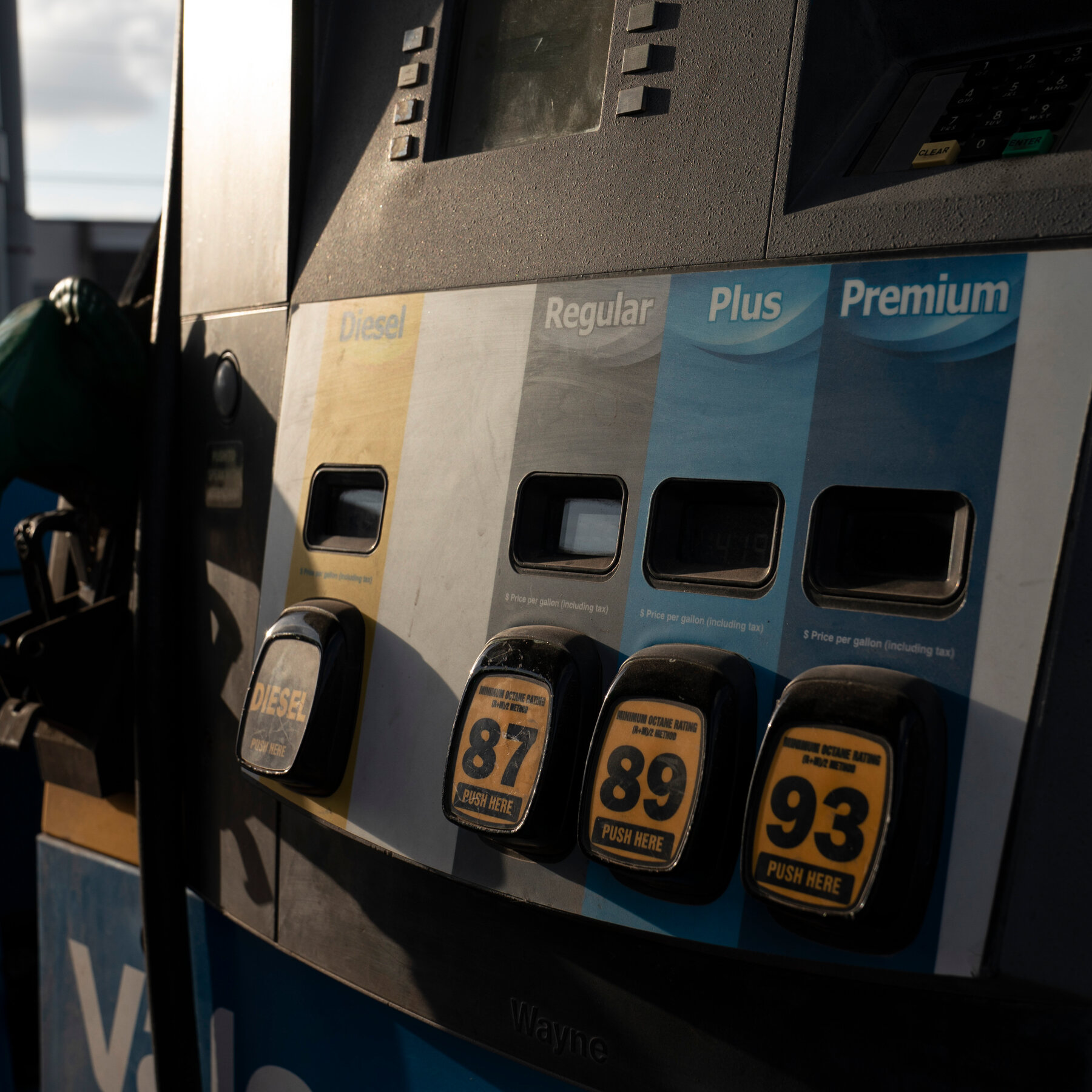 U.S. Average Gas Price Returns to $4 a Gallon as Iran Crisis Escalates
