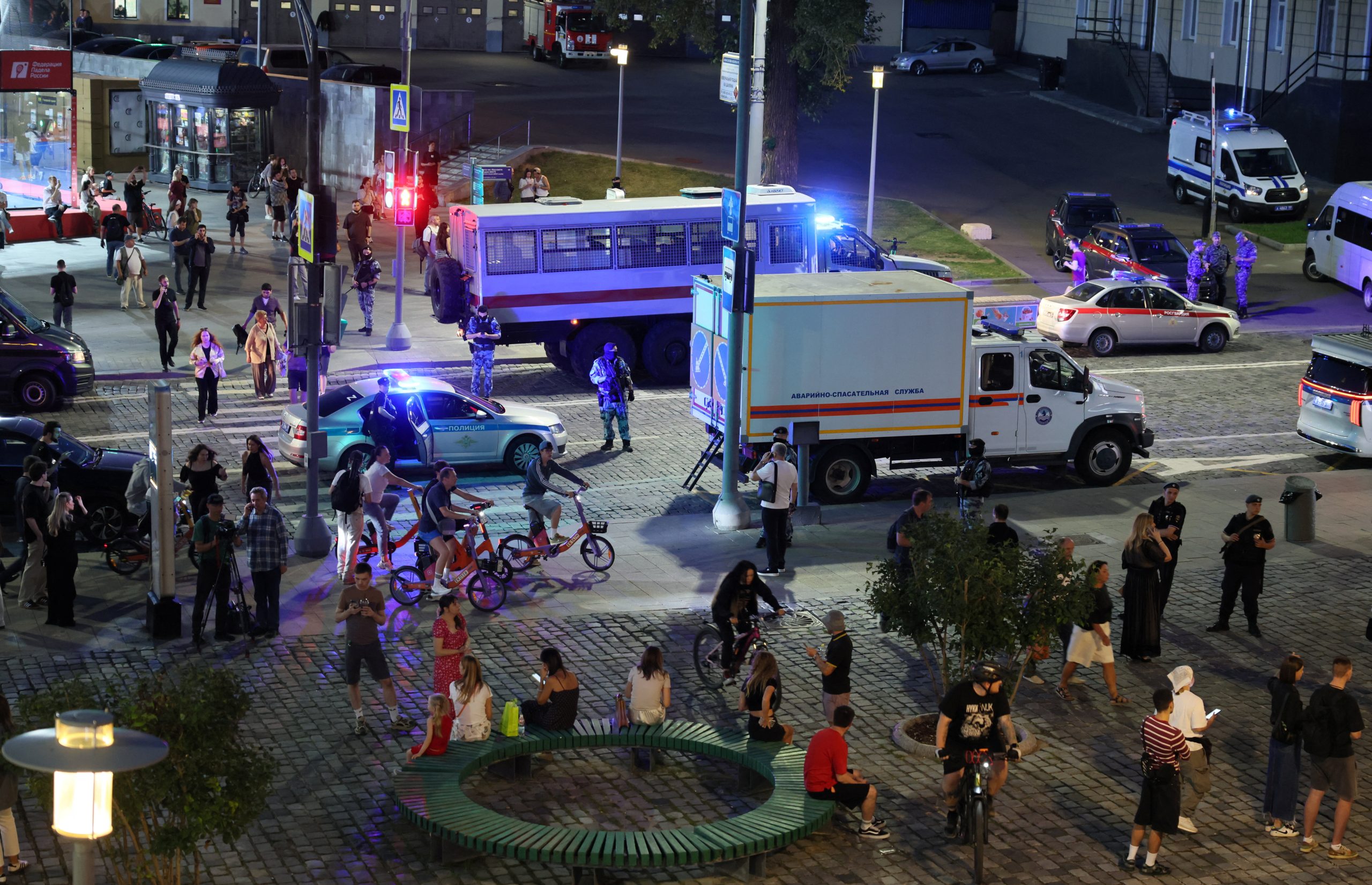 Homemade bomb carried by woman kills 3, injures 21 near Moscow restaurant, authorities say