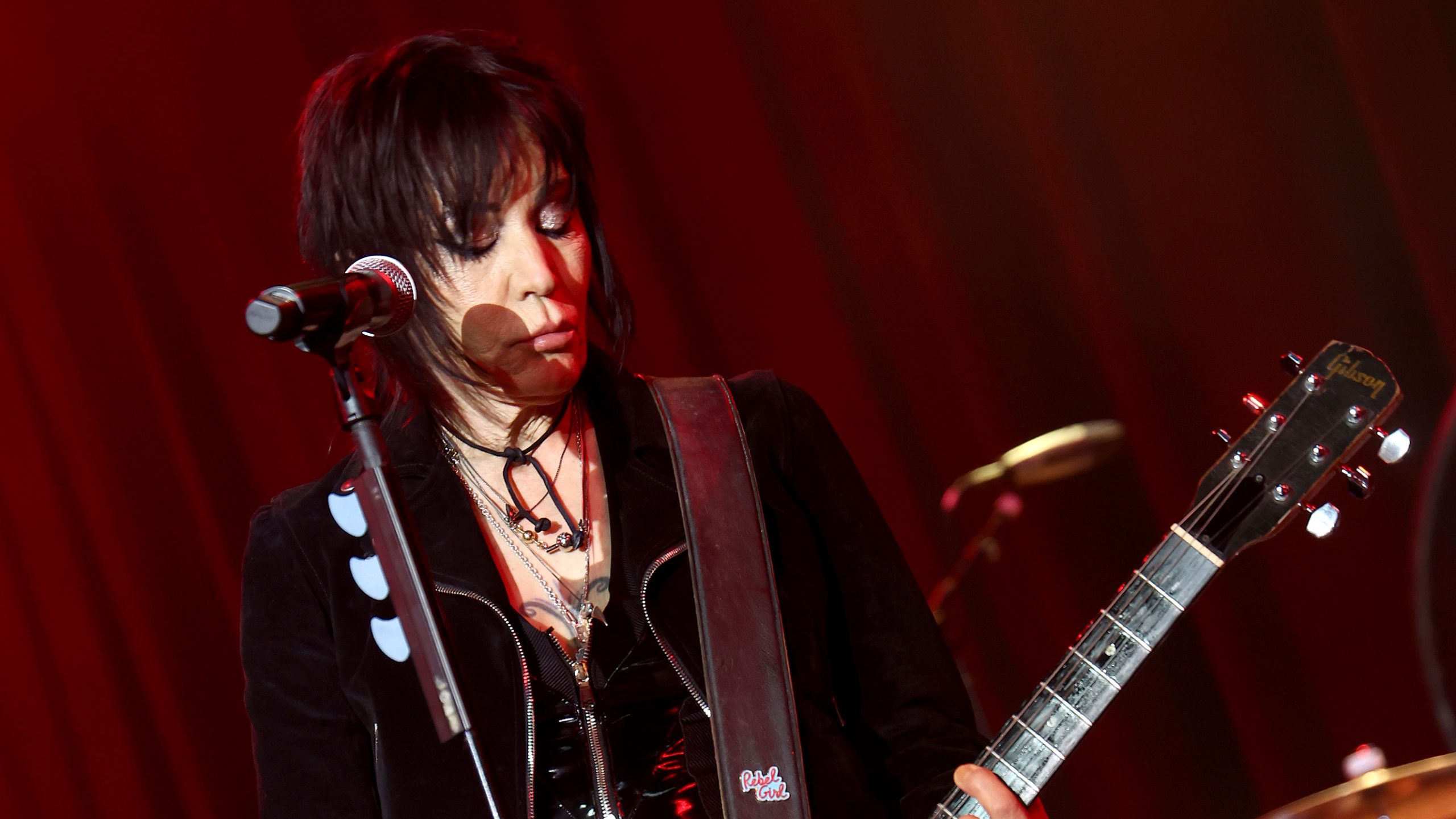 Joan Jett Cancels Tour Dates While Recovering From Surgery On Fractured Vertebrae