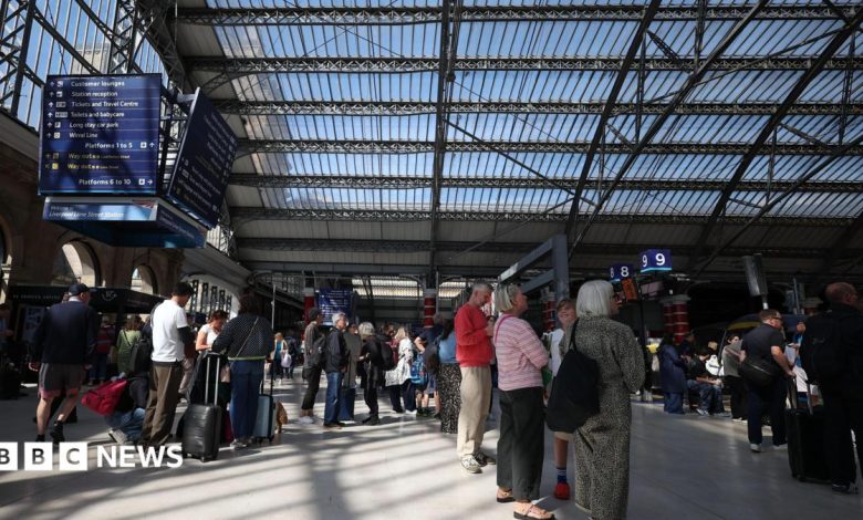 Thousands of rail passengers hit by power failure disruption