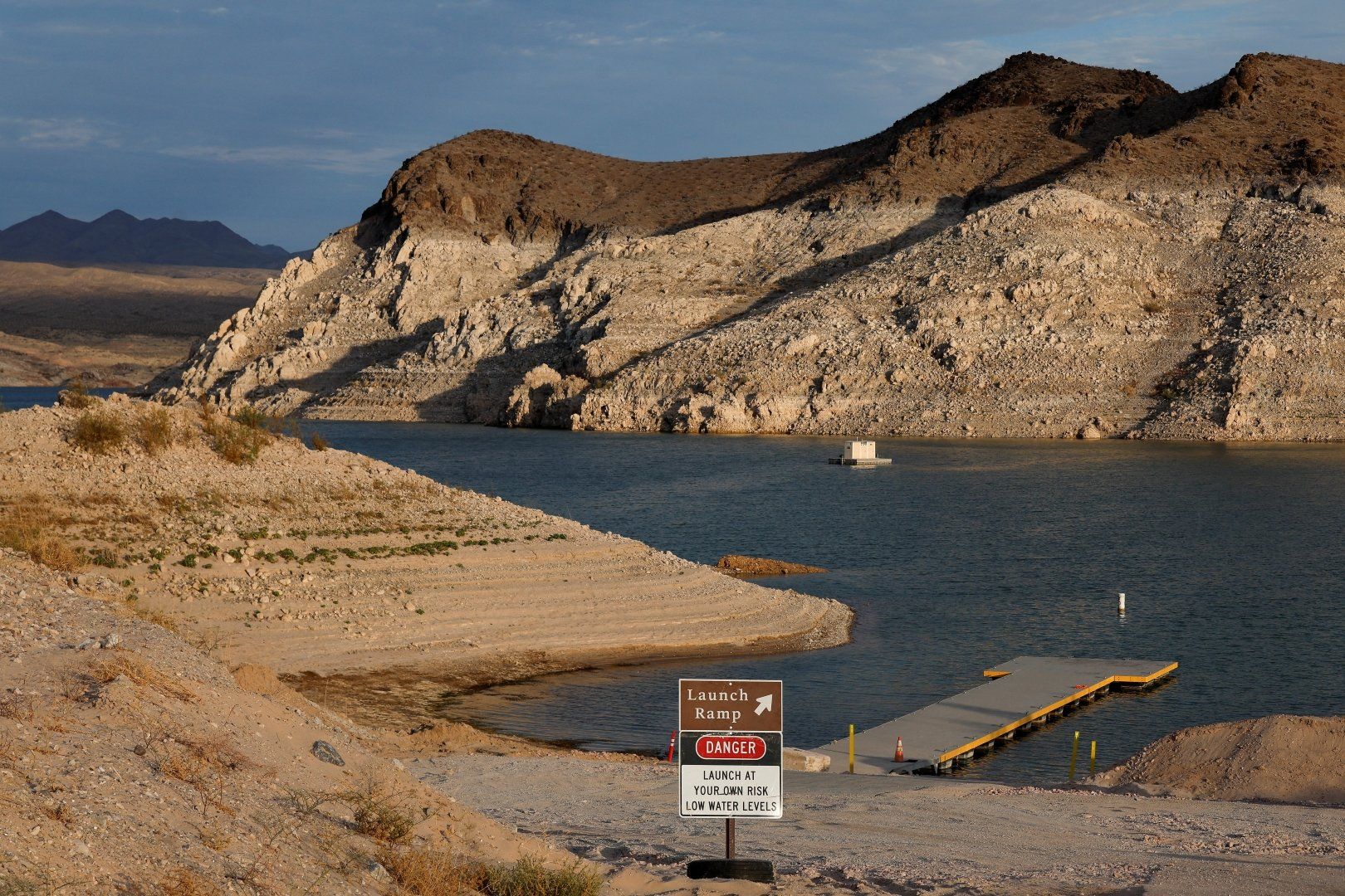 Water supply for three US states drips down, Lake Mead at record low