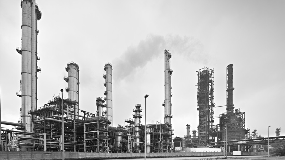 Russia Says Oil Output Drop Is Temporary as Refineries Restart
