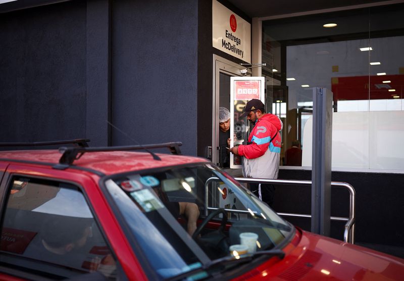 More Argentines turn to apps for loans as debt stress hits record…