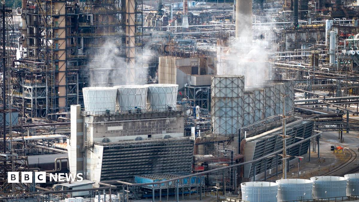 Oil hits $100 a barrel for first time since July after flare up in US-Iran conflict