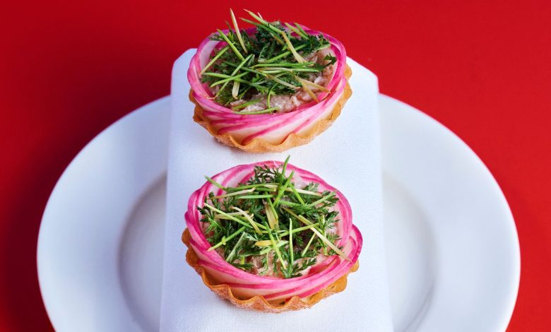How Our Editors Pick the Best New Restaurants
