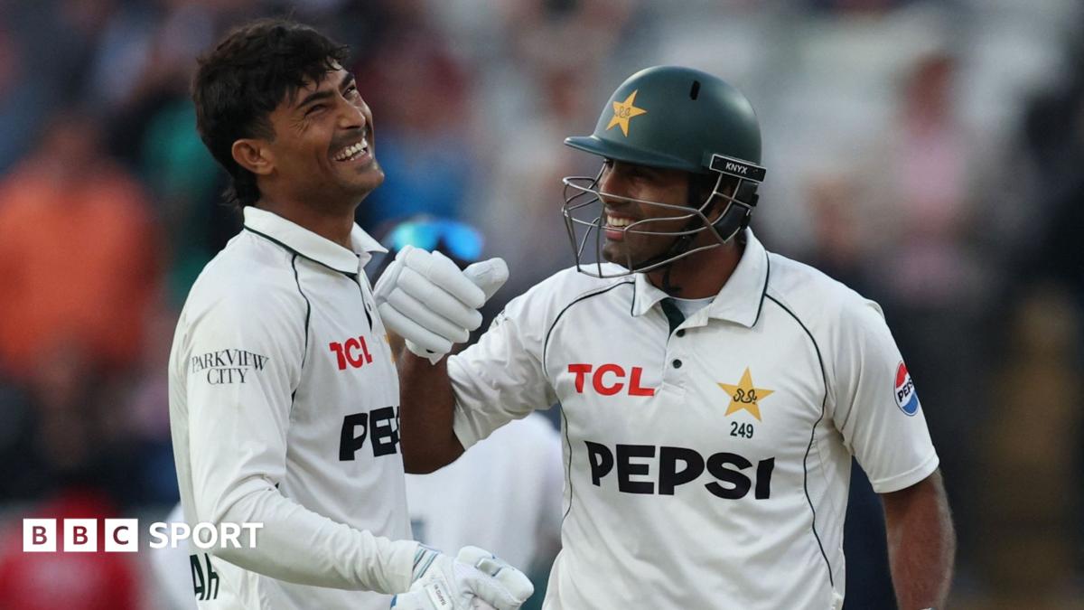 England need 130 after thrilling Razaullah hitting