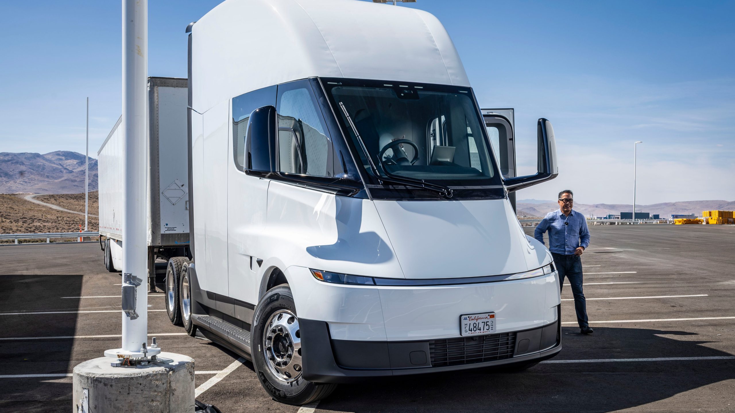 I Just Drove the New Tesla Semi, and It Was Several Tons of Fun