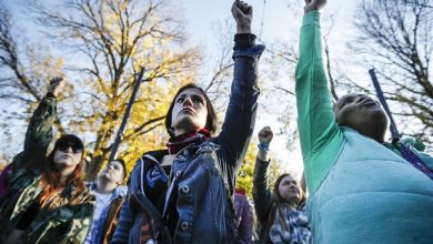 Crazy Commies Continue Clown Car Cavalcade in Last Ditch Bar Circus