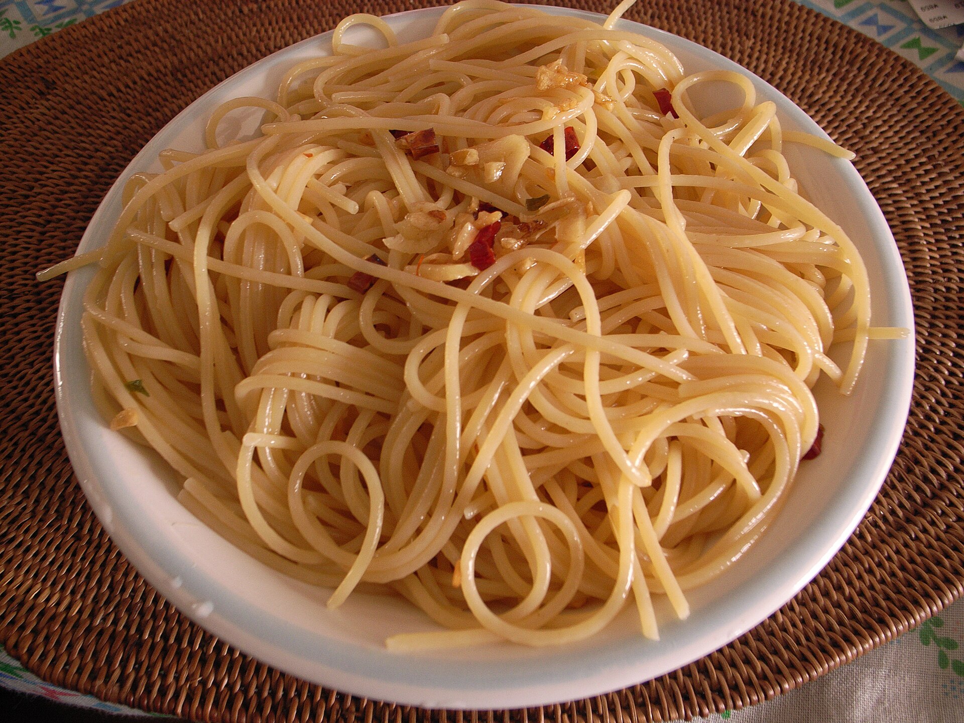 Spaghetti agll' aglio, olio e peperoncino by matsuyuki.jpg