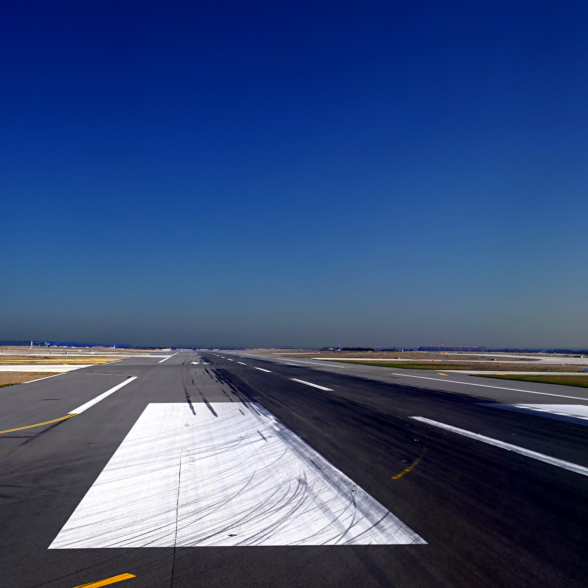 Paris CDG runway.jpg
