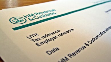 HMRC Self Assessment deadline infographic showing key dates and income thresholds