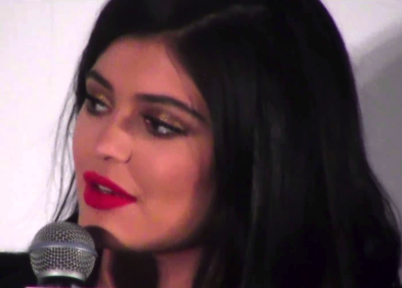 Kylie Jenner headshot.jpg