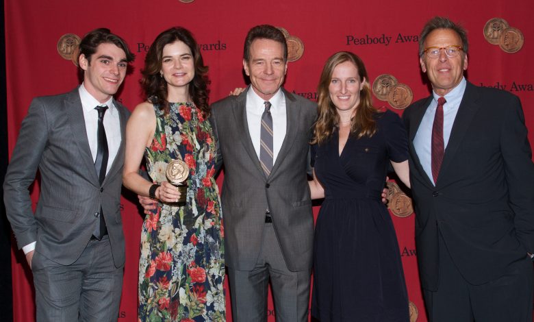 The cast and crew of 'Breaking Bad' 2014.jpg