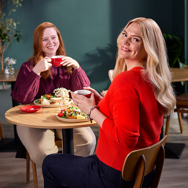 Slimming World member Aimee Das in a coffee shop with a friend