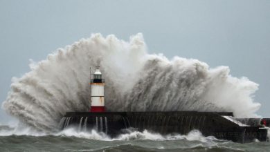 Image caption, Choppy seas led to a dramatic display at Newhaven, East Sussex