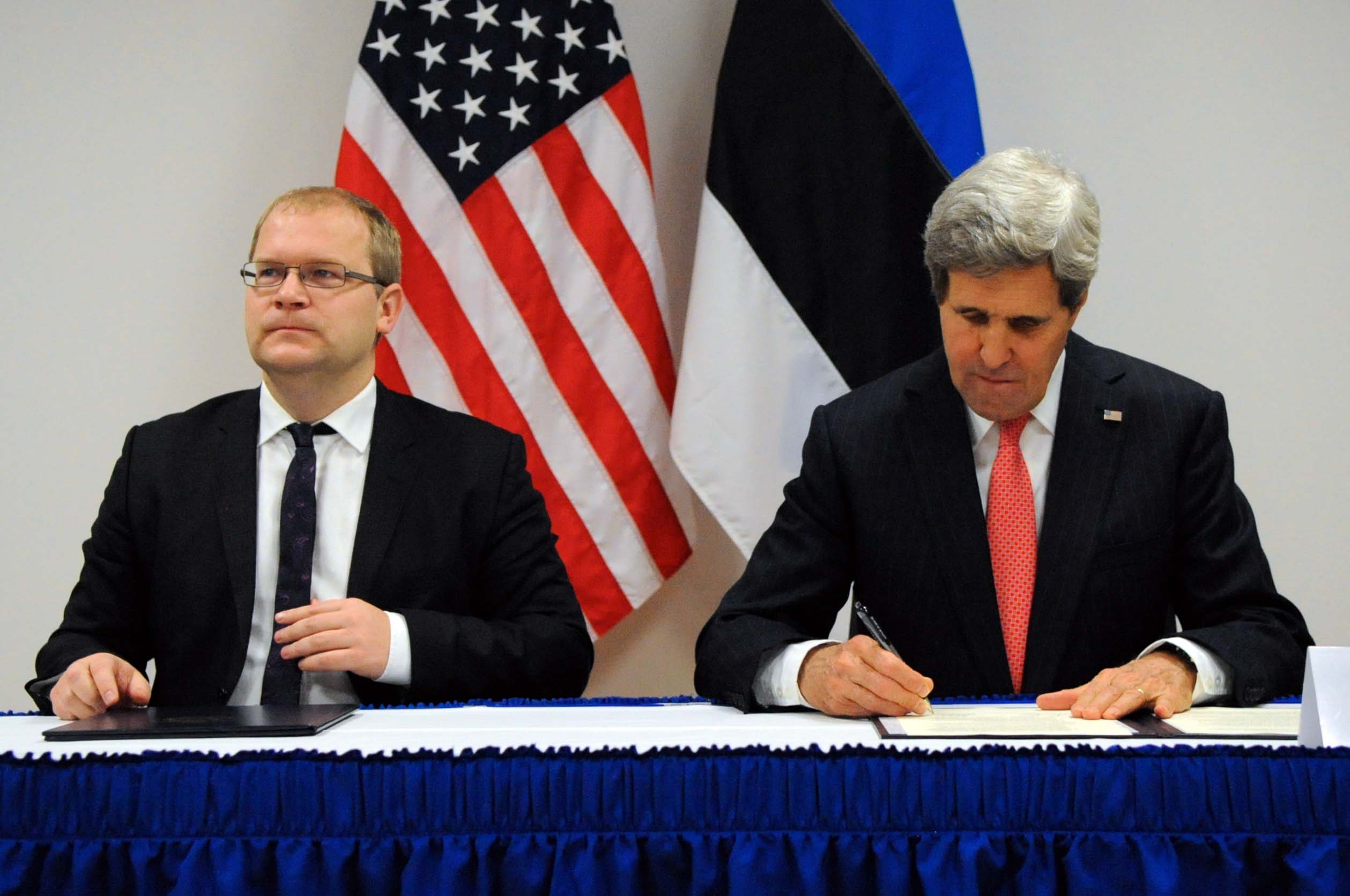 Secretary Kerry and Estonian Foreign Minister Paet Sign the U.S.-Estonia Cyber Partnership Statement (11191898305).jpg